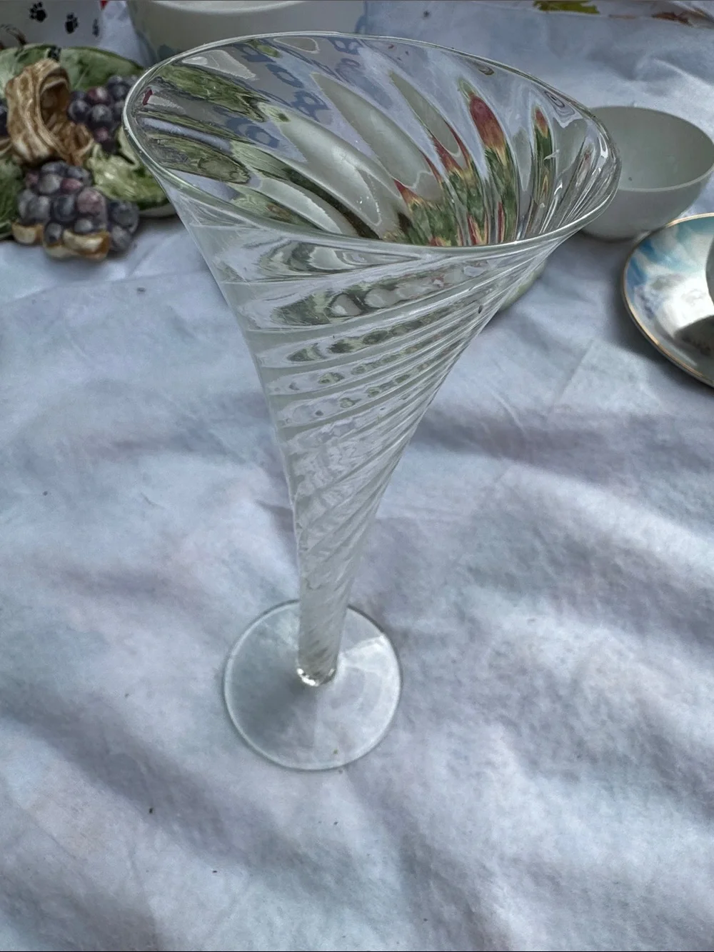 Clear Twisted Stem Bud Vase - Elegant Swirl Design
